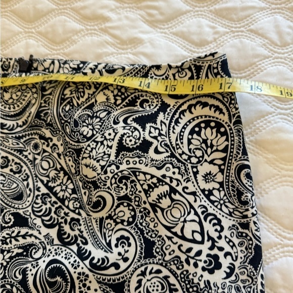 Talbots Pencil Paisley Skirt size 10. Black-white - Picture 7 of 8